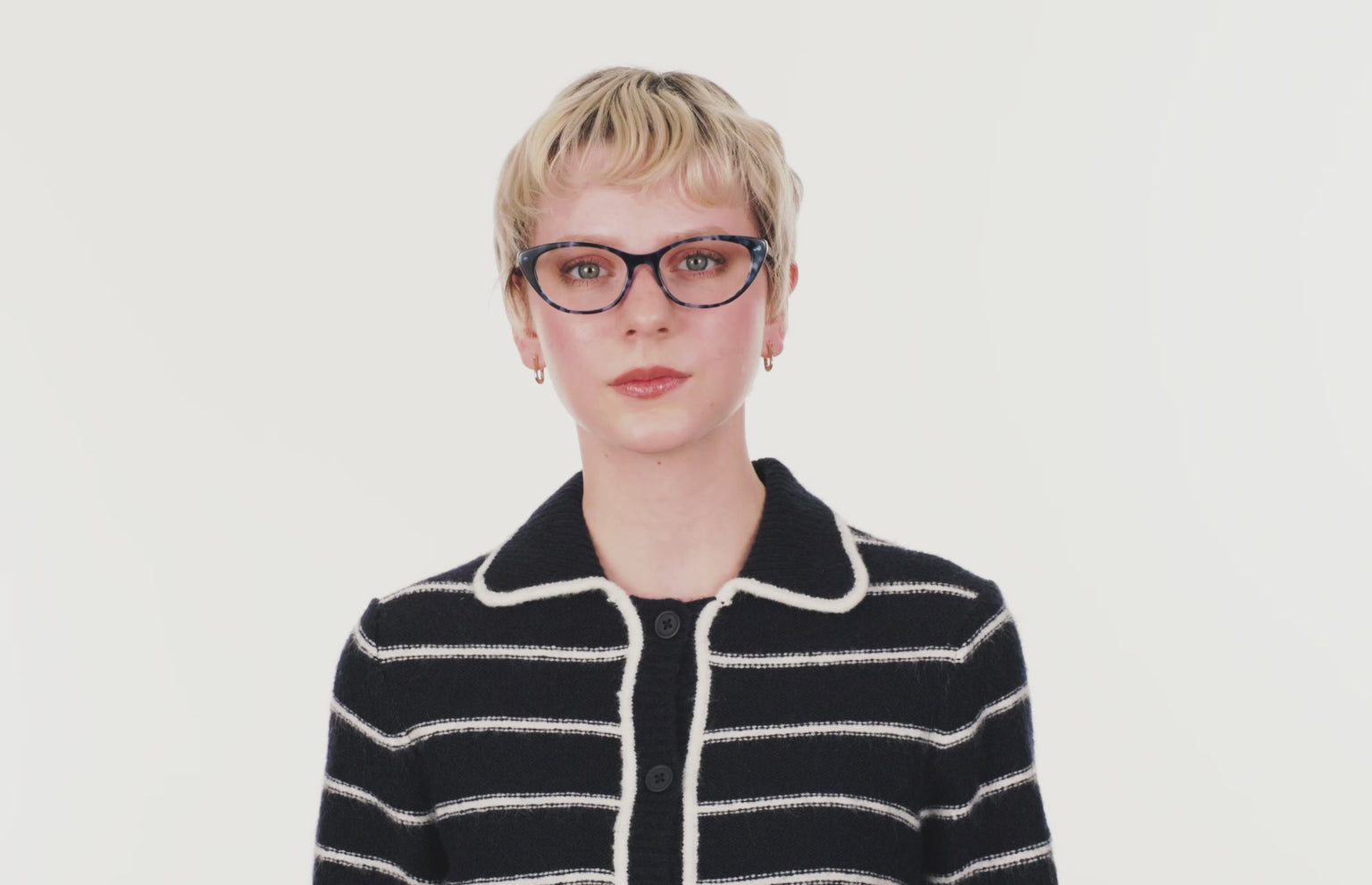 The ella - Blue Tortoise - LifeStyle Thumbnail2 - Pair Eyewear