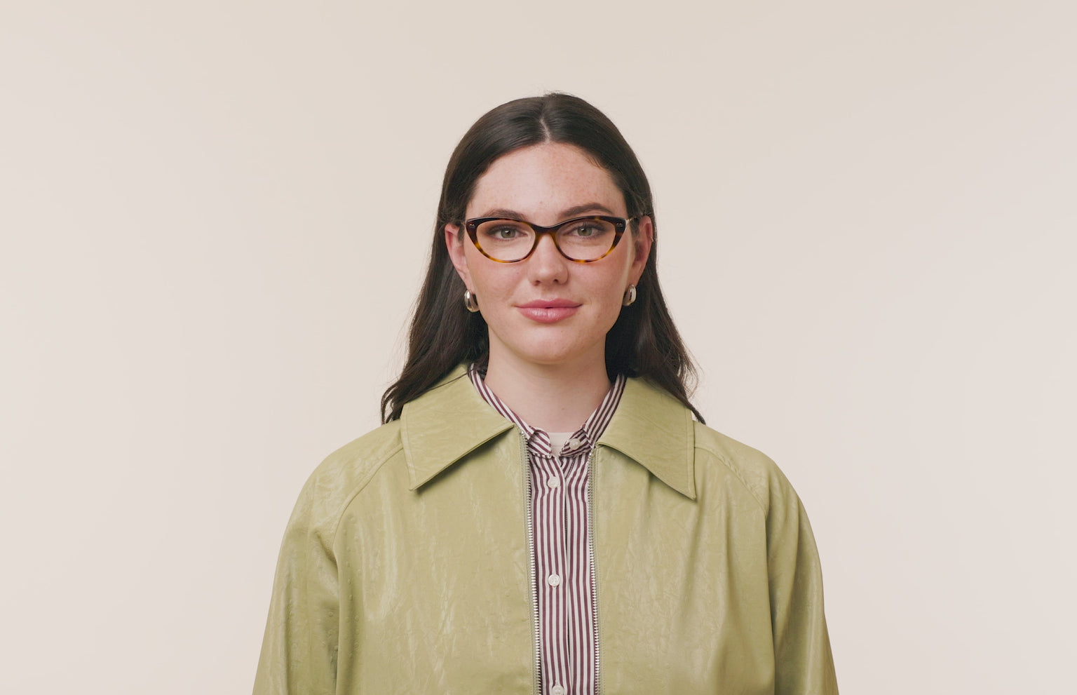 The ella - Tortoise Acetate Gold Metal - LifeStyle Thumbnail3 - Pair Eyewear