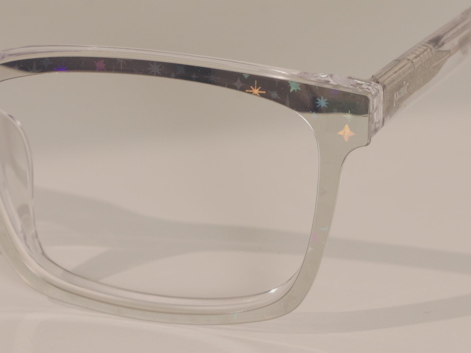 The Silver Starburst - LifeStyle Thumbnail Video1 - Pair Eyewear
