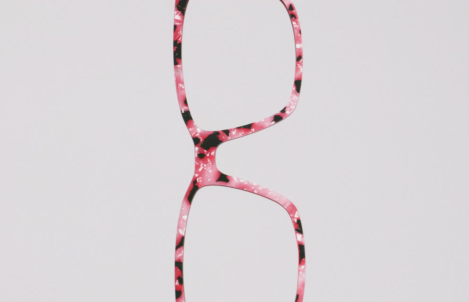The Red Agate Pearl Tortoise - LifeStyle Thumbnail Video1 - Pair Eyewear