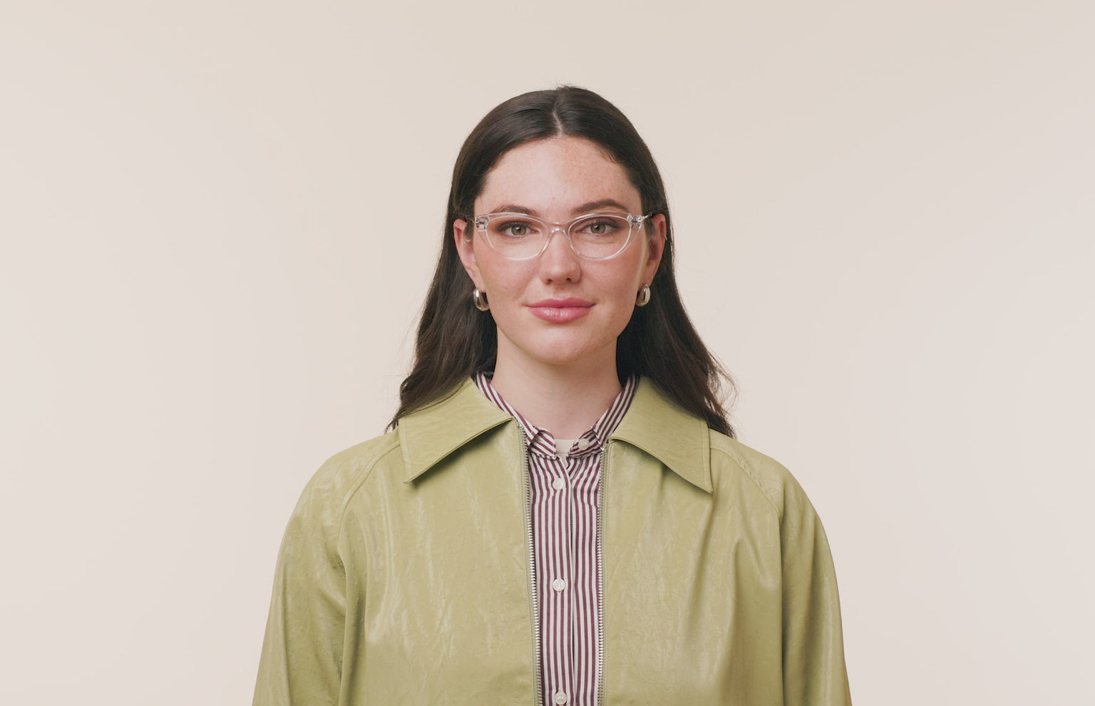 The ella - Crystal Clear Acetate Silver Metal - LifeStyle Thumbnail3 - Pair Eyewear